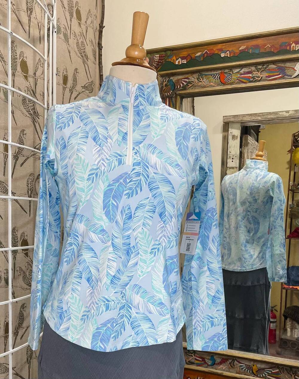 NEW KENNY DANA women's mock neck long sleeve top in palm feather in blue